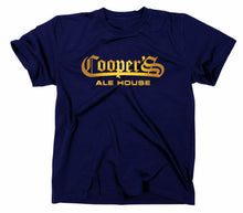 Lade das Bild in den Galerie-Viewer, Styletex23 T-Shirt Herren #1 The King Of Queens, Coopers Bar Logo navy XXL