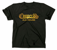 Lade das Bild in den Galerie-Viewer, Styletex23 T-Shirt Herren #1 The King Of Queens, Coopers Bar Logo schwarz XXL