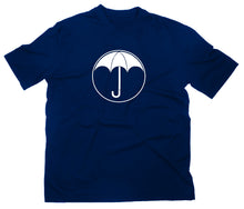 Lade das Bild in den Galerie-Viewer, Styletex23 T-Shirt Herren #2 Umbrella Logo Schule Ut Malum Pluvia, navy, XXL
