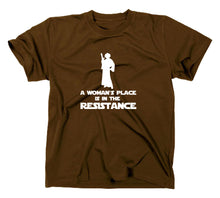 Lade das Bild in den Galerie-Viewer, Styletex23 T-Shirt Herren A Woman's Place is In The Resistance, braun, XXL