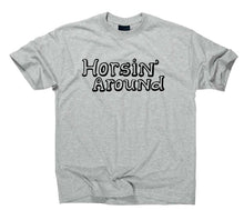 Lade das Bild in den Galerie-Viewer, Styletex23 T-Shirt Herren Horsin Around Fan, sport grey, XXL