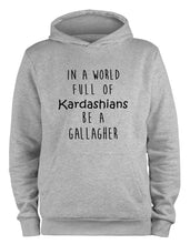 Lade das Bild in den Galerie-Viewer, Styletex23 Kapuzenpullover In A World Full Of Kardashians, XXL grau
