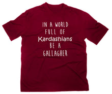 Lade das Bild in den Galerie-Viewer, Styletex23 T-Shirt Herren In A World Full Of Kardashians Be A Gallagher Fan maroon, XXL