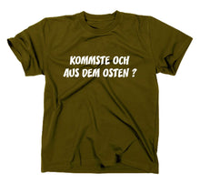 Lade das Bild in den Galerie-Viewer, Styletex23 T-Shirt Herren Kommst Du och aus dem Osten, Oliv, XXL