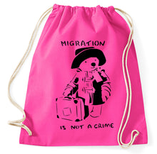 Lade das Bild in den Galerie-Viewer, Migration Is Not A Crime Paddington Turnbeutel Sportbeutel Gym Bag, pink