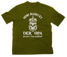 Lade das Bild in den Galerie-Viewer, Styletex23 T-Shirt Herren Seine Majestät der Opa Fun, oliv, XXL