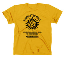 Lade das Bild in den Galerie-Viewer, Styletex23 T-Shirt Herren Winchester Bros Family Fan, gelb, XXL