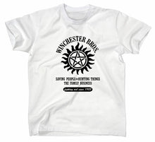 Lade das Bild in den Galerie-Viewer, Styletex23 T-Shirt Herren Winchester Bros Family Fan, weiss, XXL