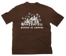 Lade das Bild in den Galerie-Viewer, Styletex23 T-Shirt Herren Winterfell Winter is Coming Fun Logo, braun, S