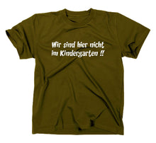 Lade das Bild in den Galerie-Viewer, Styletex23 T-Shirt Herren Wir sind hier nicht im Kindergarten Fun, oliv, XXL