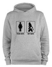 Lade das Bild in den Galerie-Viewer, Styletex23 Kapuzenpullover Themyscira Your Wife My Wife, XXL grau