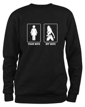 Lade das Bild in den Galerie-Viewer, Styletex23 Sweatshirt Themyscira Your Wife My Wife, schwarz XXL