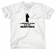 Lade das Bild in den Galerie-Viewer, Styletex23 T-Shirt Herren A Woman&#39;s Place is In The Resistance, weiss, XXL
