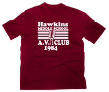 Lade das Bild in den Galerie-Viewer, Styletex23 T-Shirt Herren Hawkins Middle School AV Club Fan maroon, XXL
