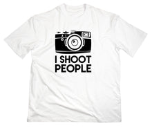 Lade das Bild in den Galerie-Viewer, Styletex23 T-Shirt Herren I Shoot People Fun, weiss, XXL
