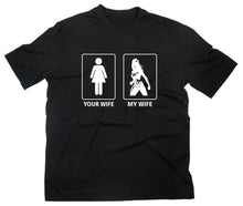 Lade das Bild in den Galerie-Viewer, Styletex23 T-Shirt Herren Themyscira Your Wife My Wife Fun, schwarz, XXL
