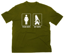 Lade das Bild in den Galerie-Viewer, Styletex23 T-Shirt Herren Themyscira Your Wife My Wife Fun, oliv, XXL
